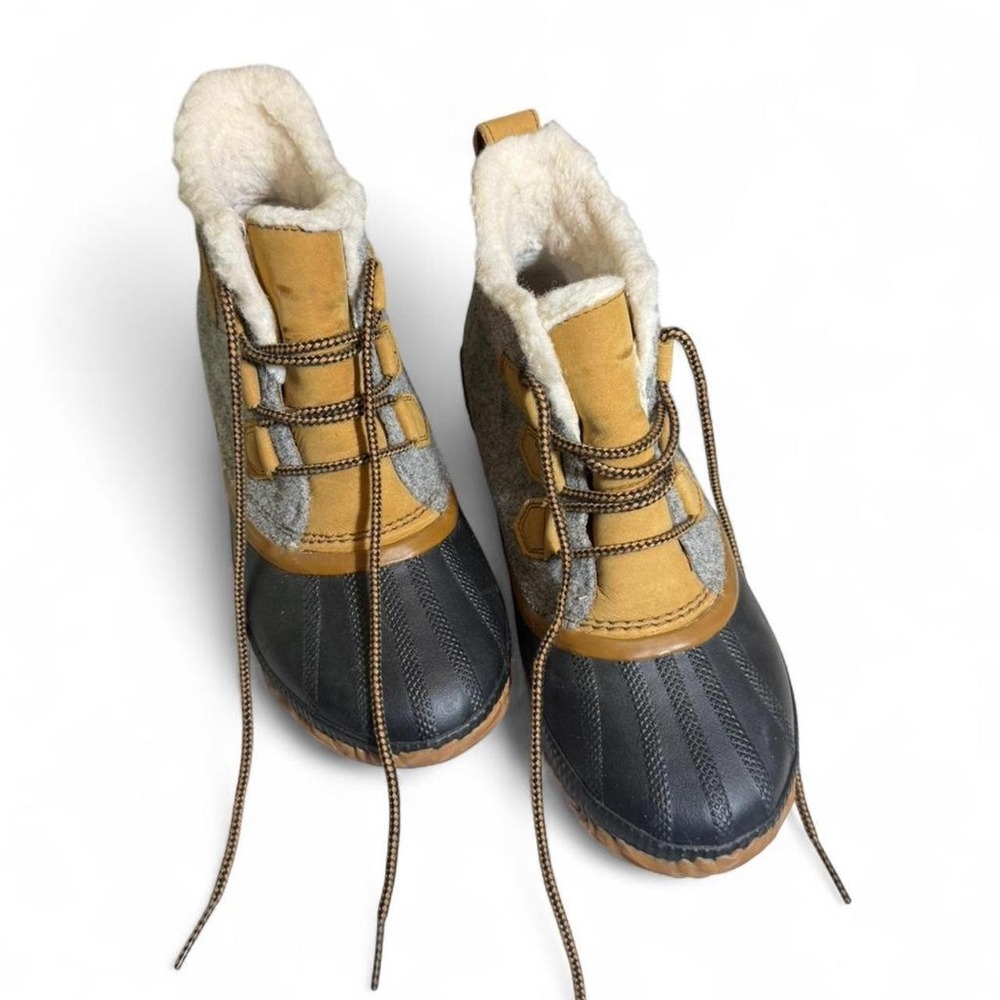 Sorel Out 'N About Plus Waterproof Sneaker Boots Size US 9.5